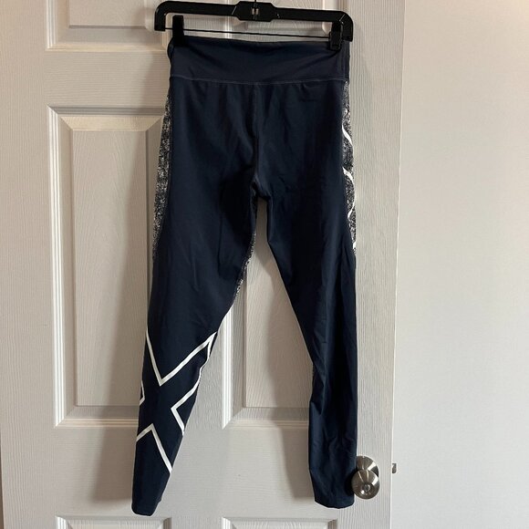 2xu compression leggings - Picture 3 of 4